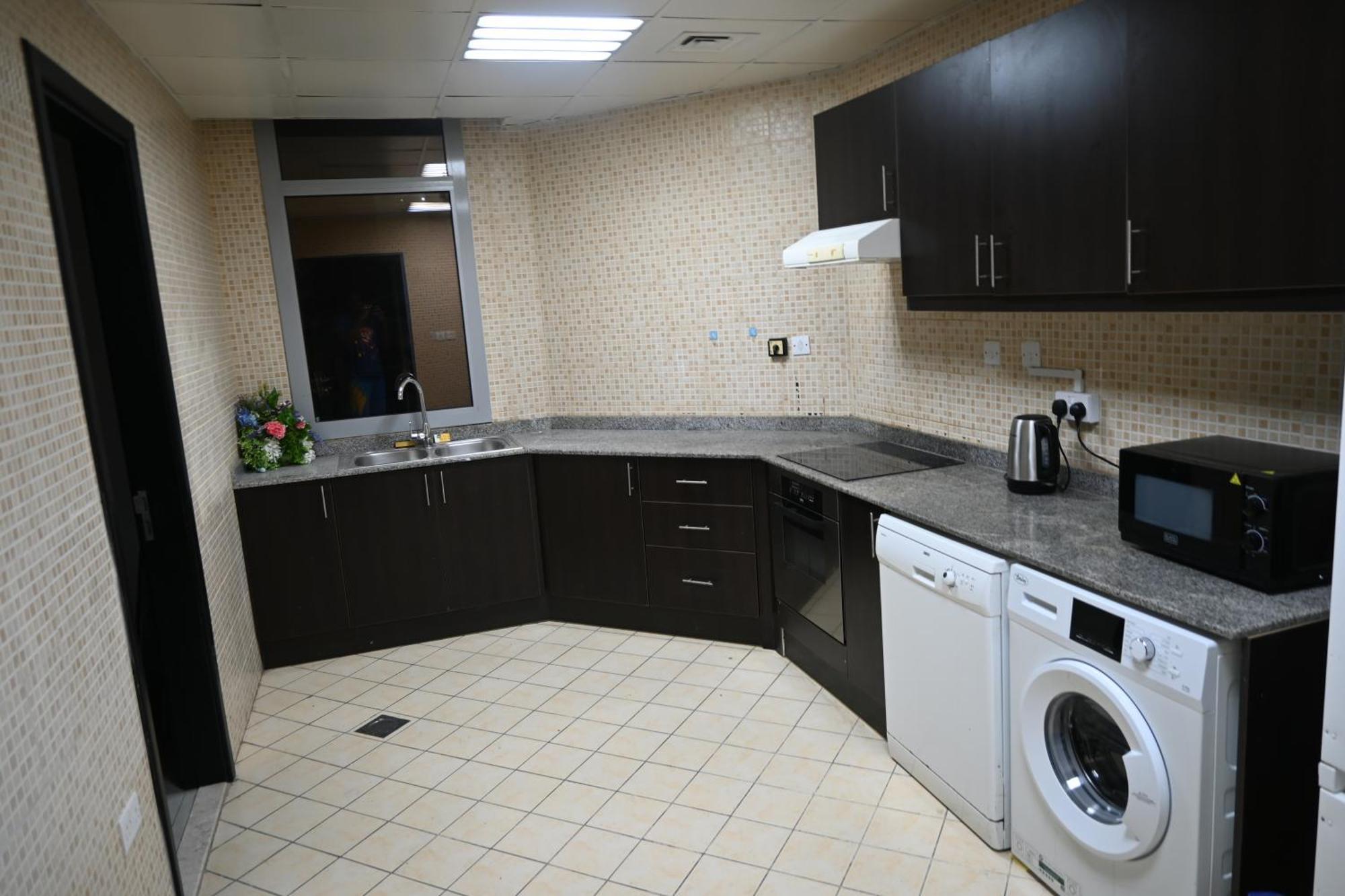 Great Flat Near Marina & With Amazing View, Many Activities Dubai
