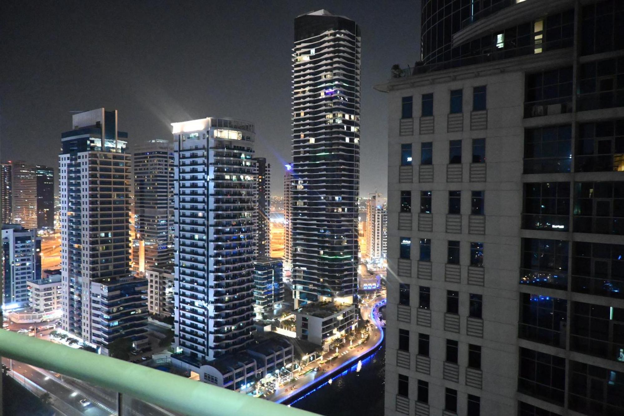 Great Flat Near Marina & With Amazing View, Many Activities Dubai