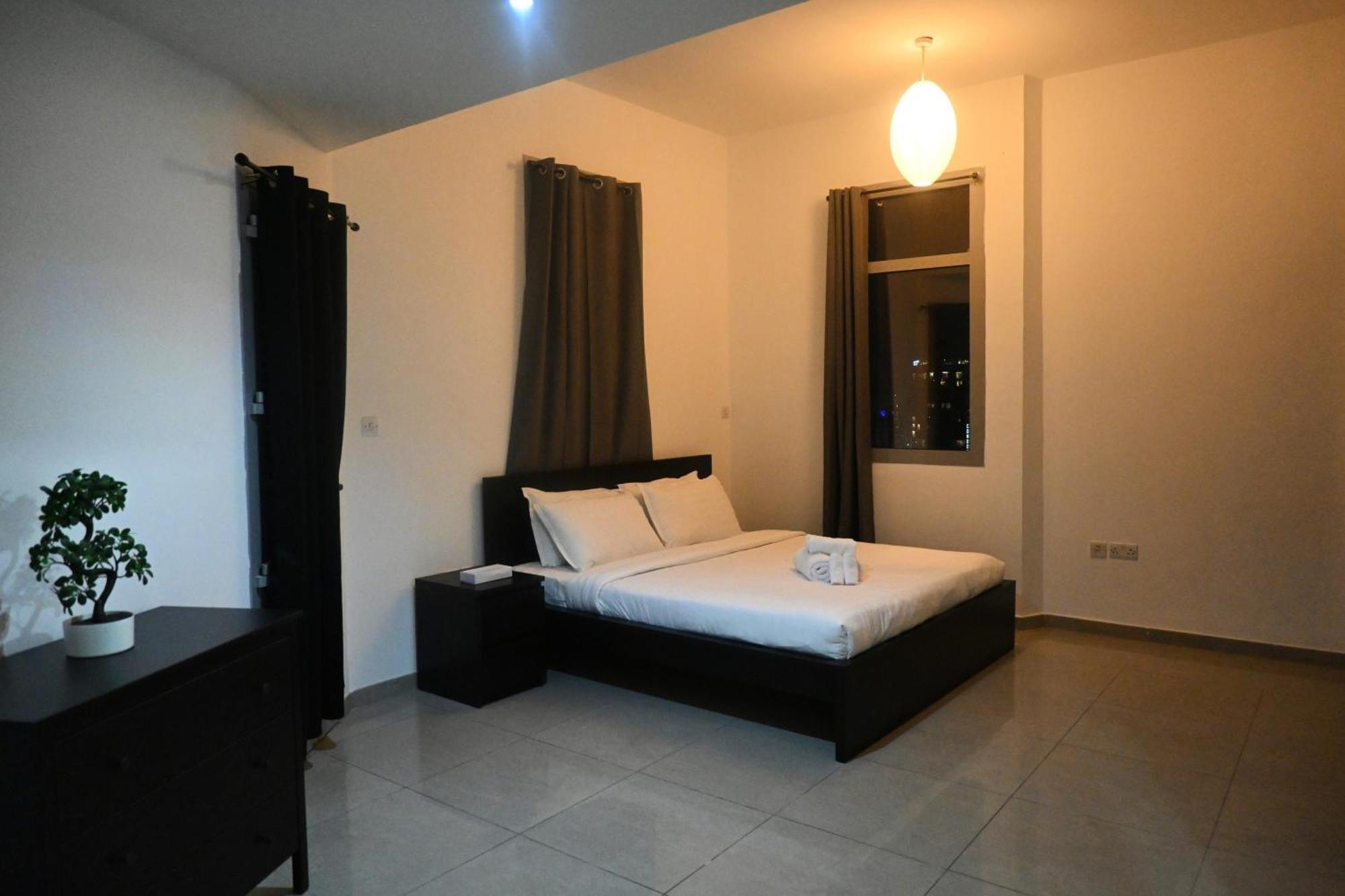 Apartment Great Flat Near Marina & With Amazing View, Many Activities Dubai